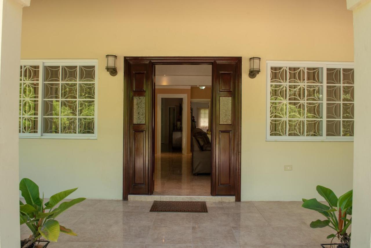 אוצ'ו ריוס Tropical Escape Villa מראה חיצוני תמונה
