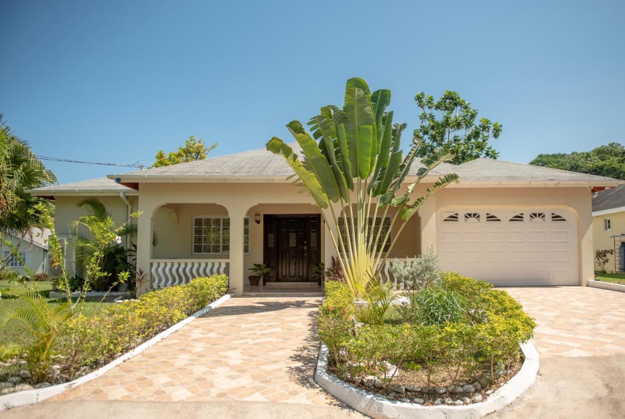 אוצ'ו ריוס Tropical Escape Villa מראה חיצוני תמונה