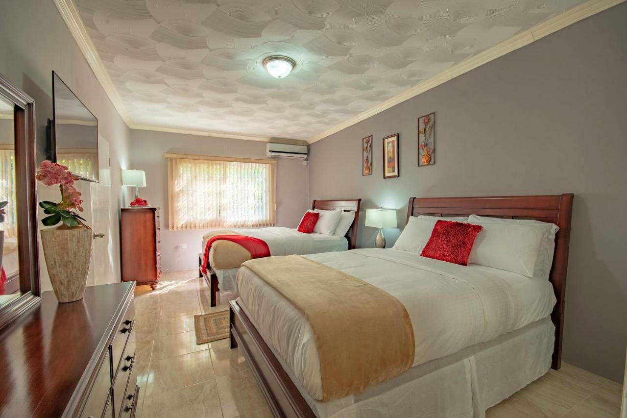 אוצ'ו ריוס Tropical Escape Villa מראה חיצוני תמונה